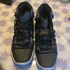 Slightly used black and gray under armor hovrs